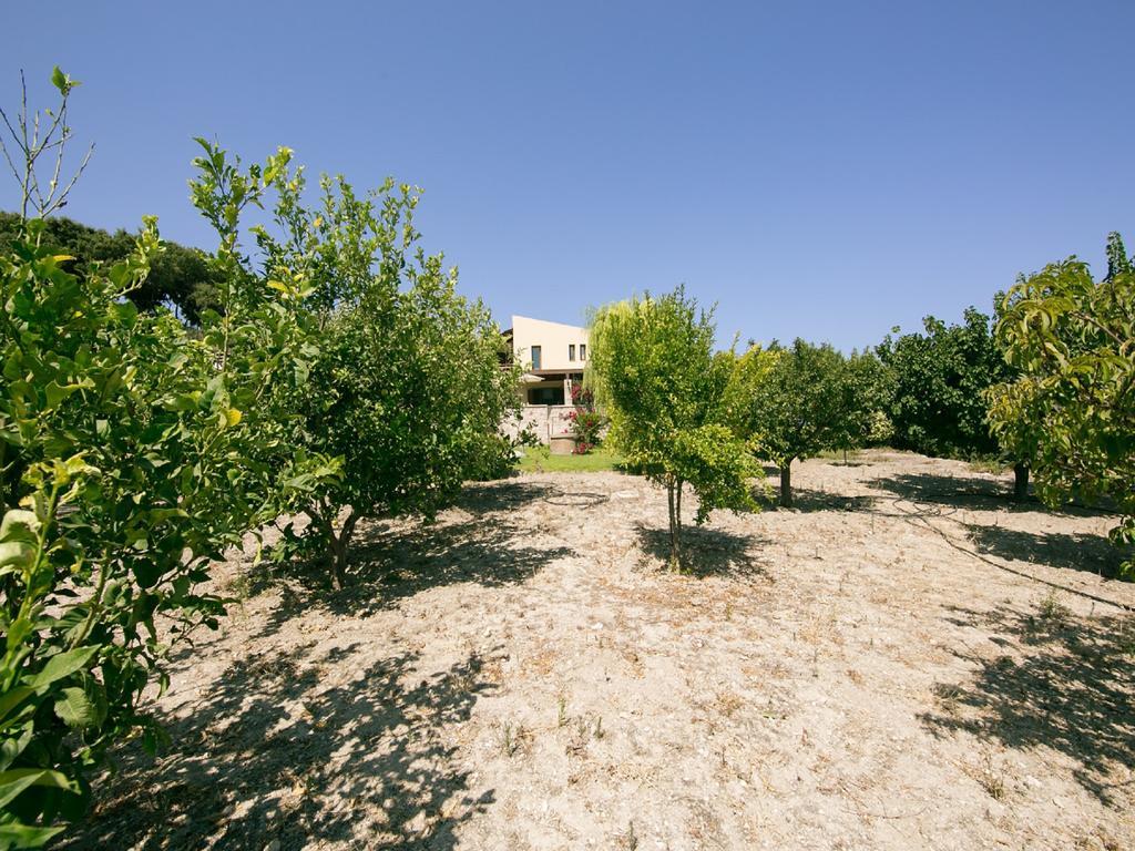 Villa Russelia Kalavarda Экстерьер фото