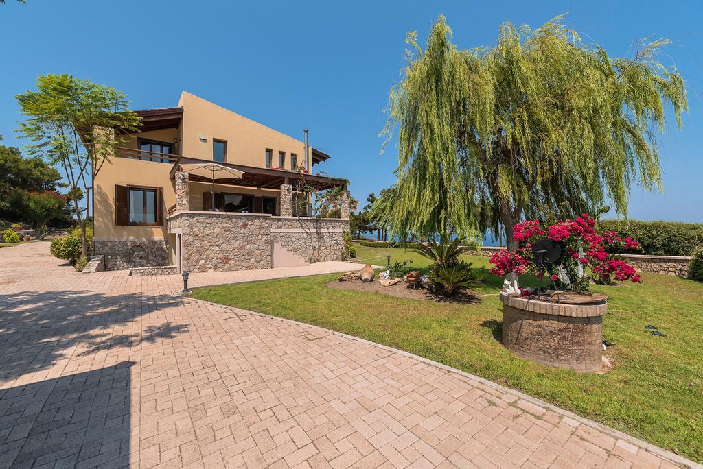 Villa Russelia Kalavarda Экстерьер фото