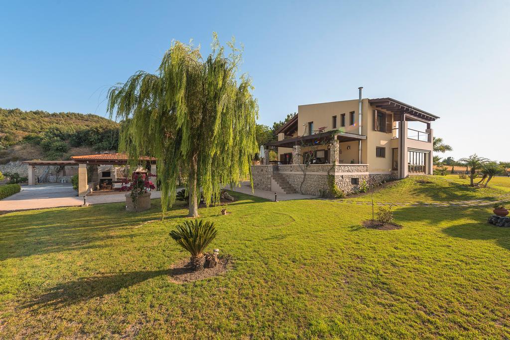 Villa Russelia Kalavarda Экстерьер фото