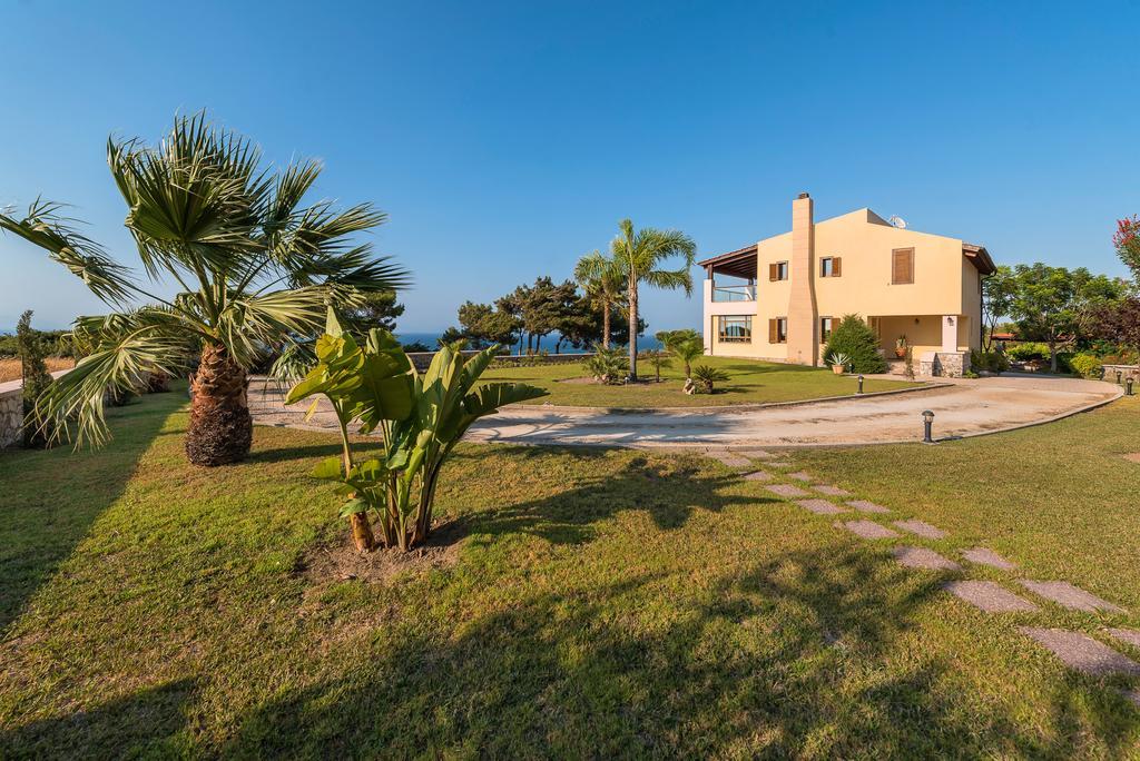 Villa Russelia Kalavarda Экстерьер фото