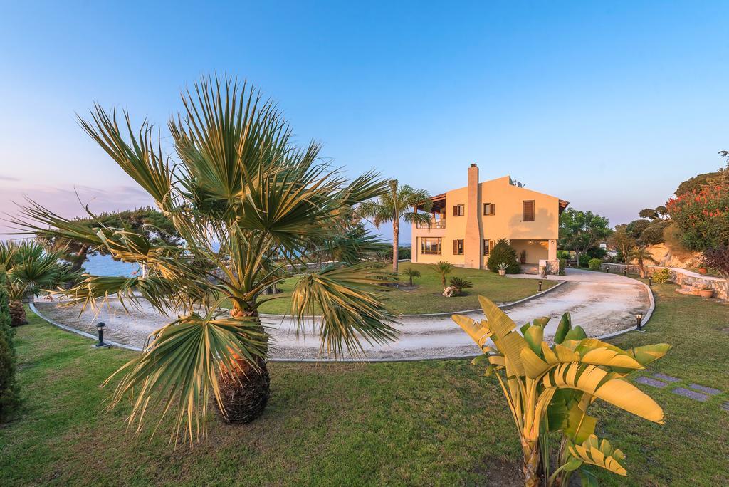 Villa Russelia Kalavarda Экстерьер фото