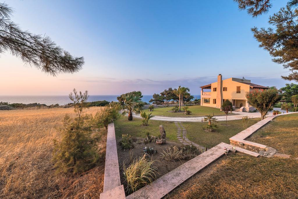 Villa Russelia Kalavarda Экстерьер фото