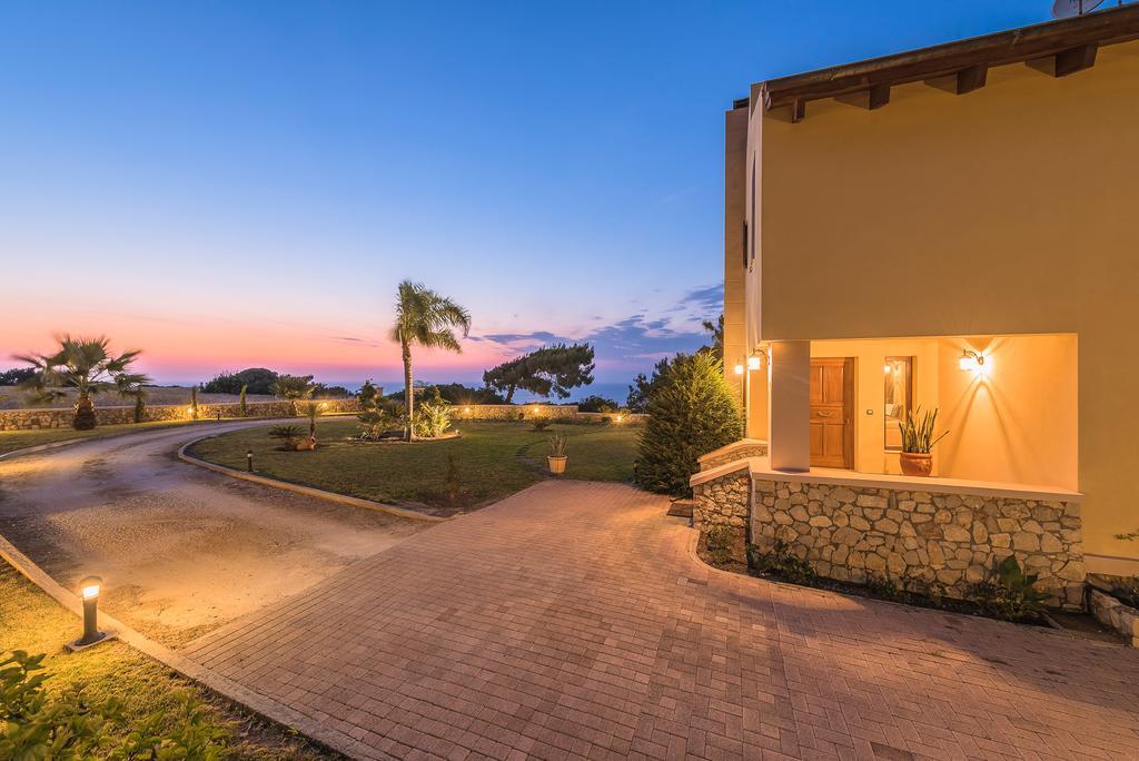 Villa Russelia Kalavarda Экстерьер фото